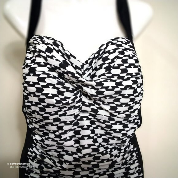 Pura Energy Black, White Geometric Print Ruched Slimming Swimsuit NWT Size 22W - Picture 2 of 3